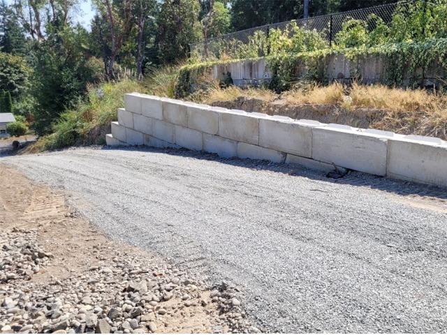 Driveway with retaining wall